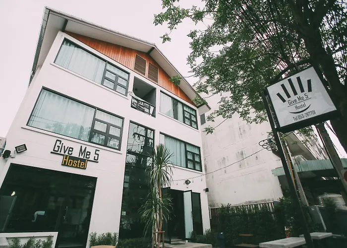 Give Me 5 Hostel Chiang Mai